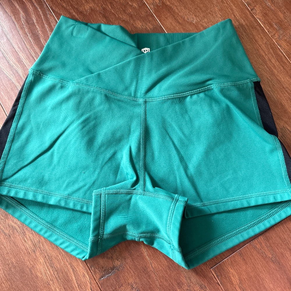 Born primitive shorts